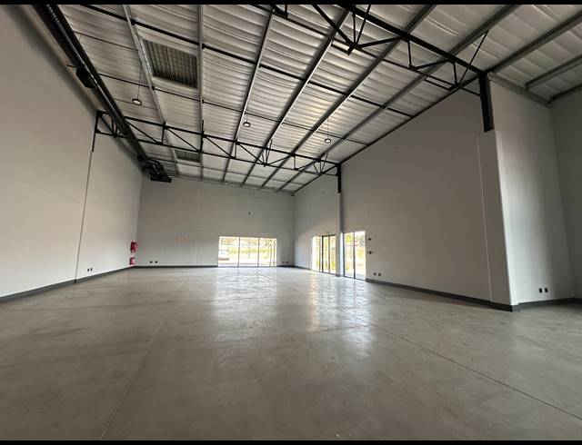 560M² WAREHOUSE TO LET IN ROOIHUISKRAAL NORTH